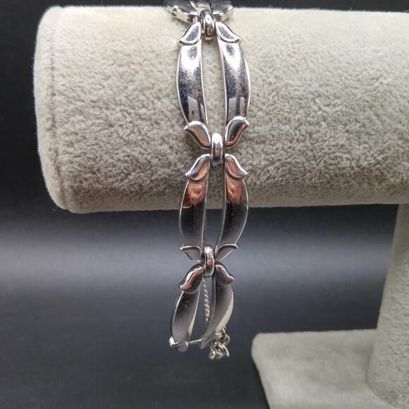 Vintage Monet Link Bracelet, Rhodium Plated, Safety Chain, 1970s - Picture 9 of 10